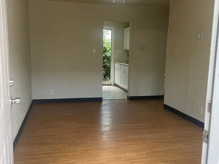 1440 Clinton St — Photo 4