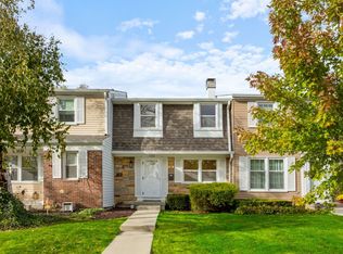 1032 Denham Pl, Schaumburg, IL 60194
