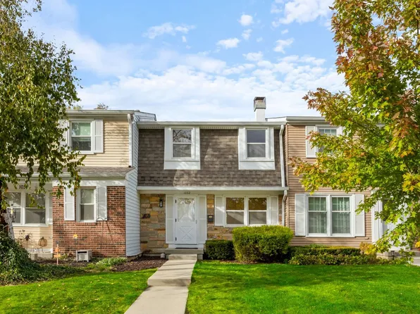 1032 Denham Pl, Schaumburg, IL 60194