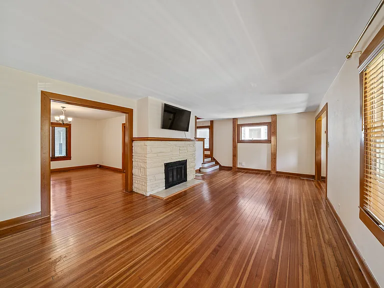 4016 Clark Ave — Photo 4