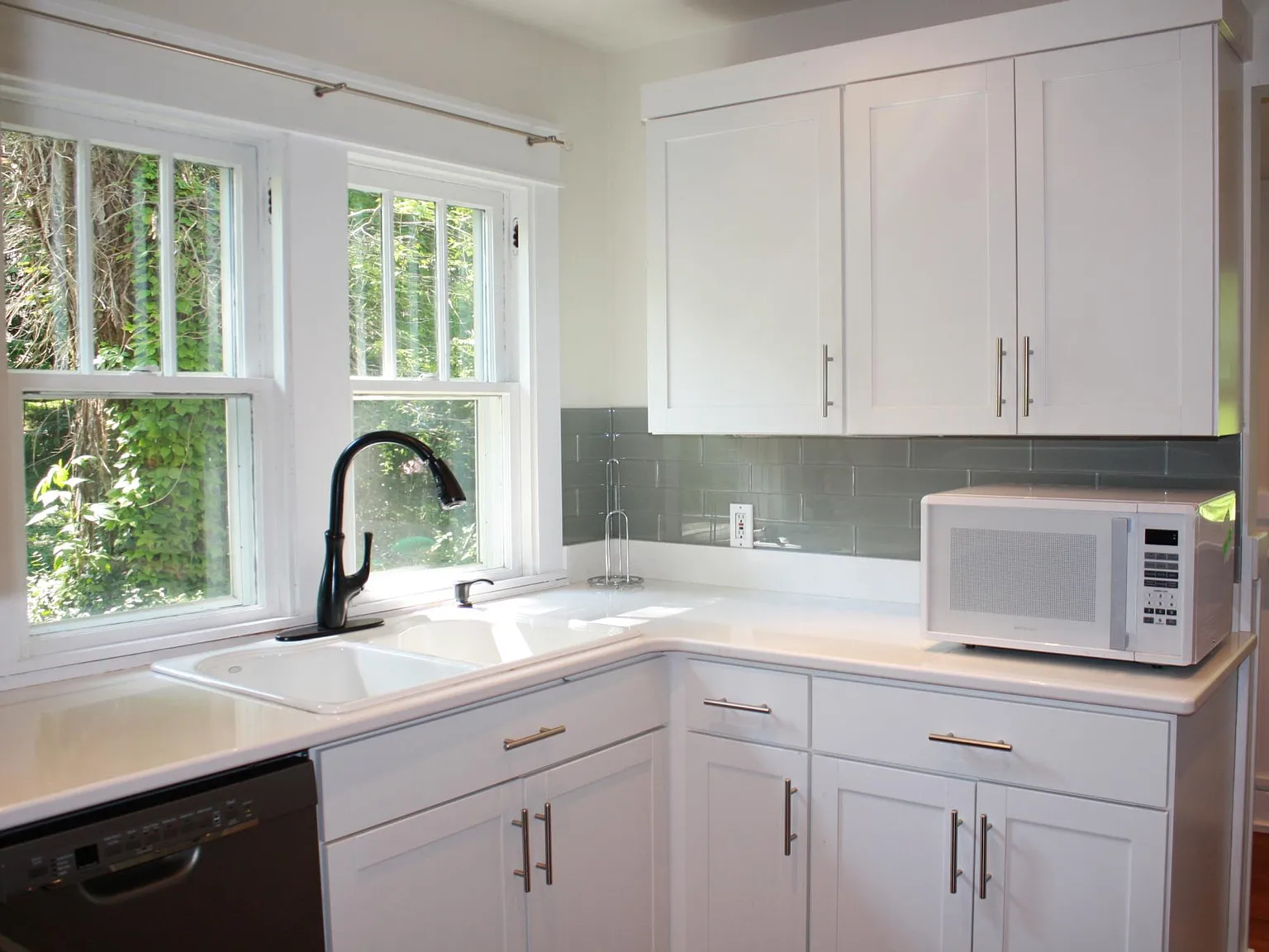 4 bed, 1954 sqft, $5,600 — Photo 2