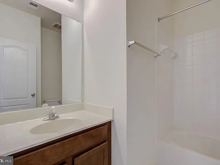 22648 Vienna Green Ter — Photo 21