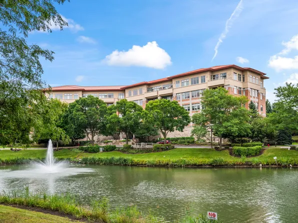 45 Prairie Park Dr APT 208, Wheeling, IL 60090