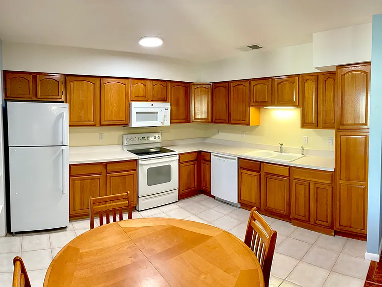 380 Base Ave E #203 — Photo 9