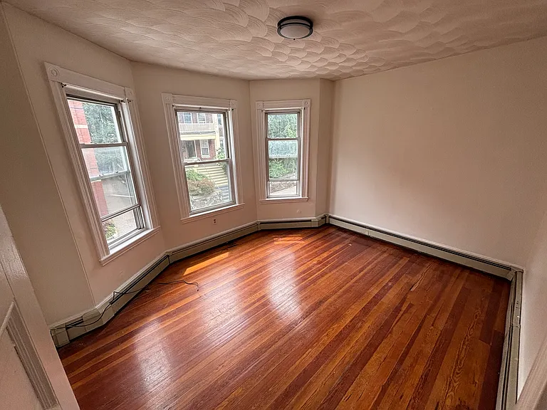 77 Walnut St #6 — Photo 3