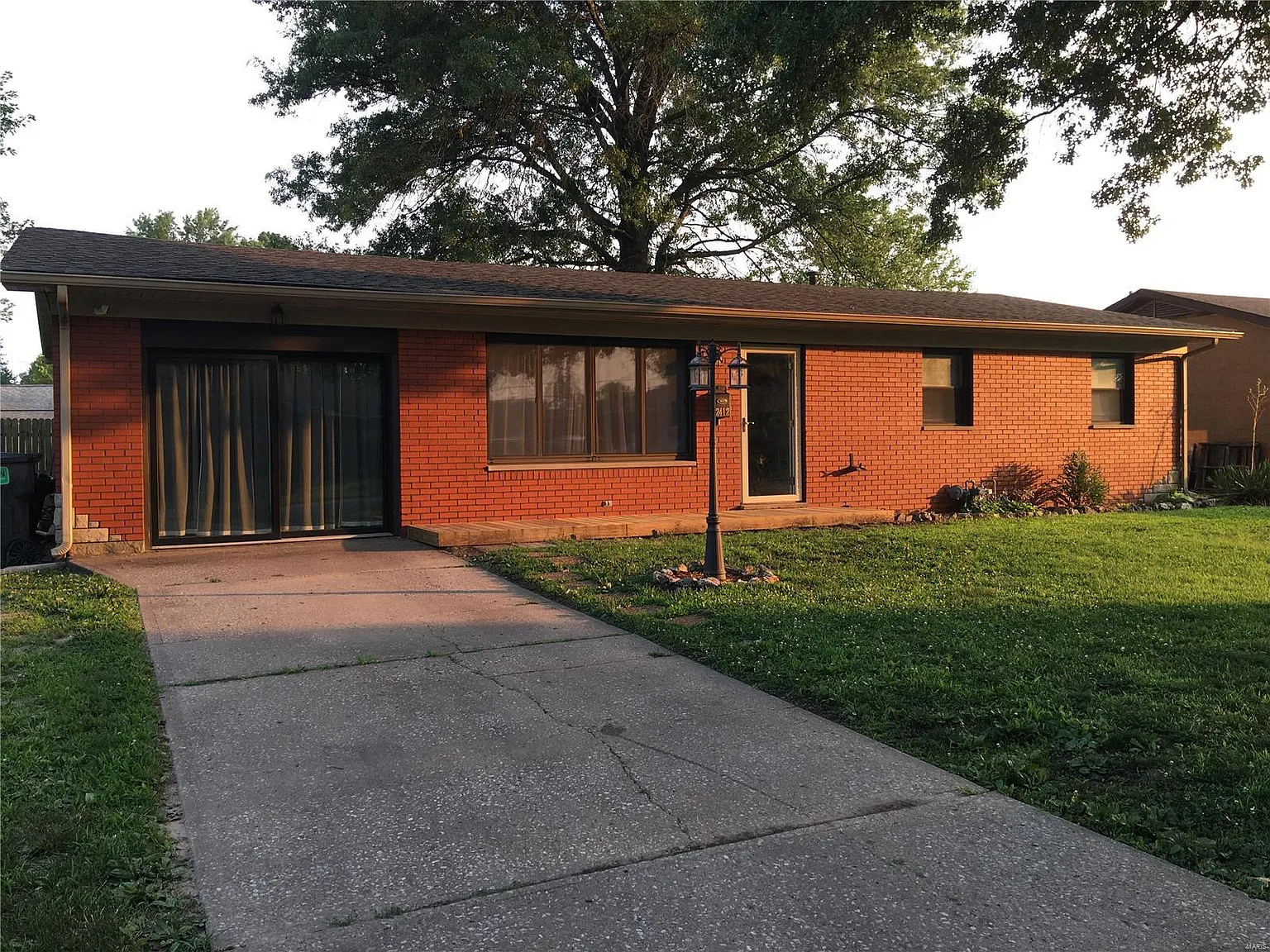 2412 Angela Dr photo 1