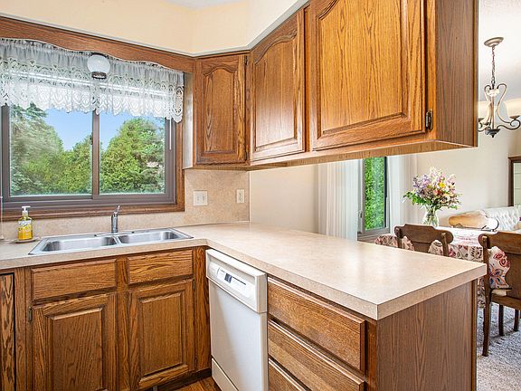 4th image of 4819 Summergreen Ln