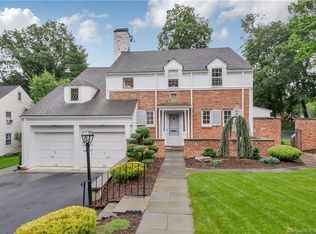 17 Hickory Ln, West Hartford, CT 06107
