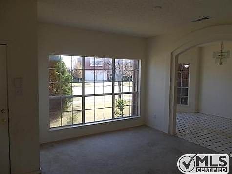 4th image of 6742 Meadowcrest Dr