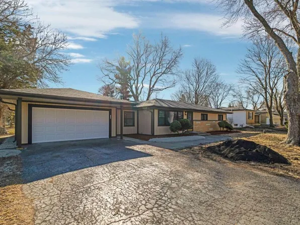 4N139 Kenwood Ave, West Chicago, IL 60185