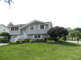 429 Desmond Dr, Schaumburg, IL 60193