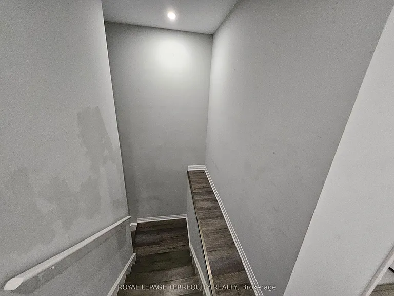 3392 Lake Shore Blvd W — Photo 25
