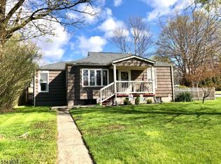 21 Sunrise Ter, Washington, NJ 07882