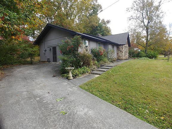 5th image of 3915 Glen Oaks Dr