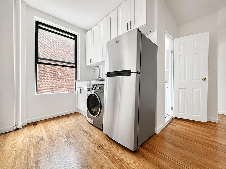 401 E 68th St #2E — Photo 5