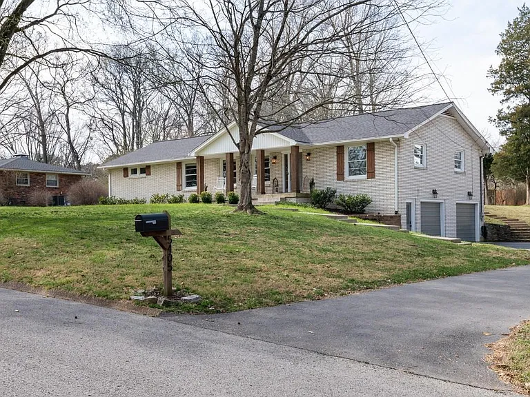 5405 Wakefield Dr — Photo 2