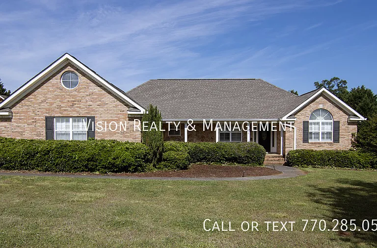 28 Summerwind Dr — Photo 1