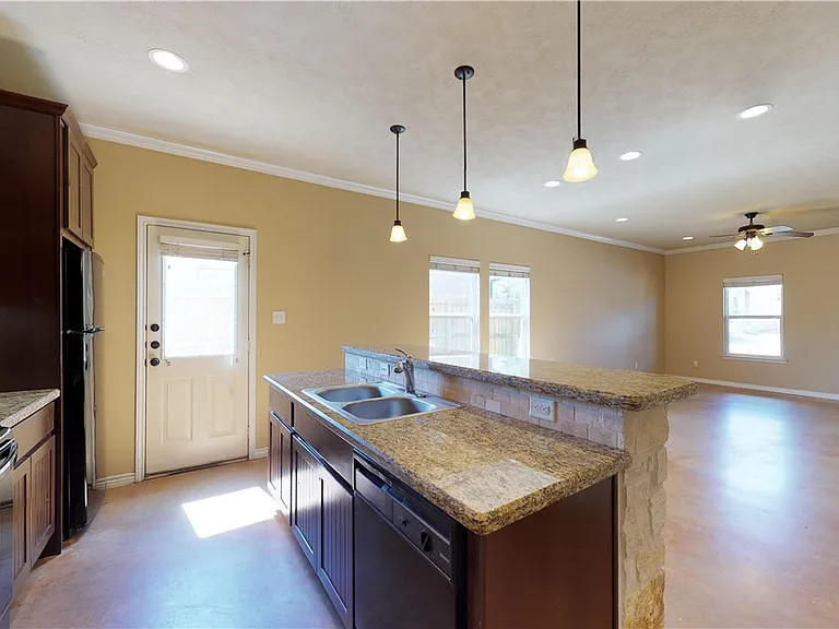 3412 Cullen Trl — Photo 6