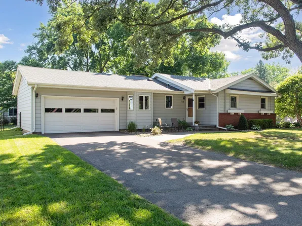 717 Navajo Ln, Mendota Heights, MN 55120