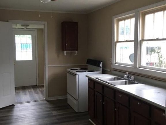 2nd image of 32 Lincoln Ave