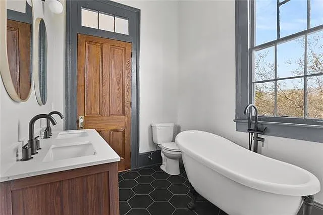 1401 N Galvez St — Photo 13