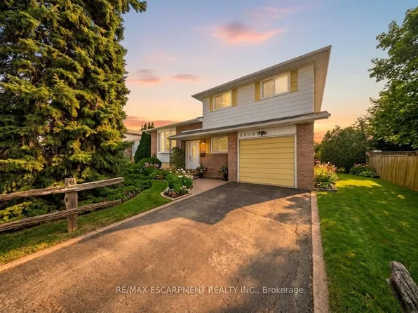 2228 Urwin Cres, Oakville, ON L6L 2T2