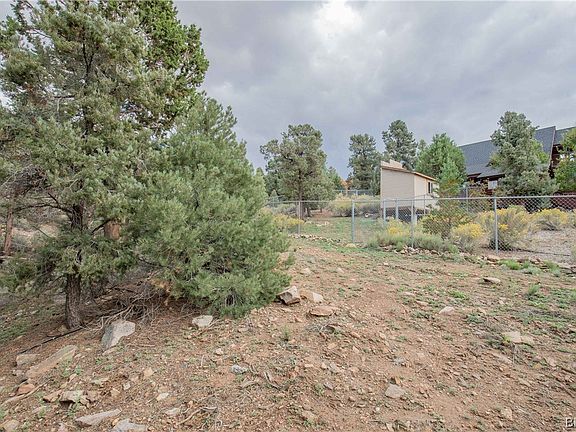 4th image of 1657 Upland Dr