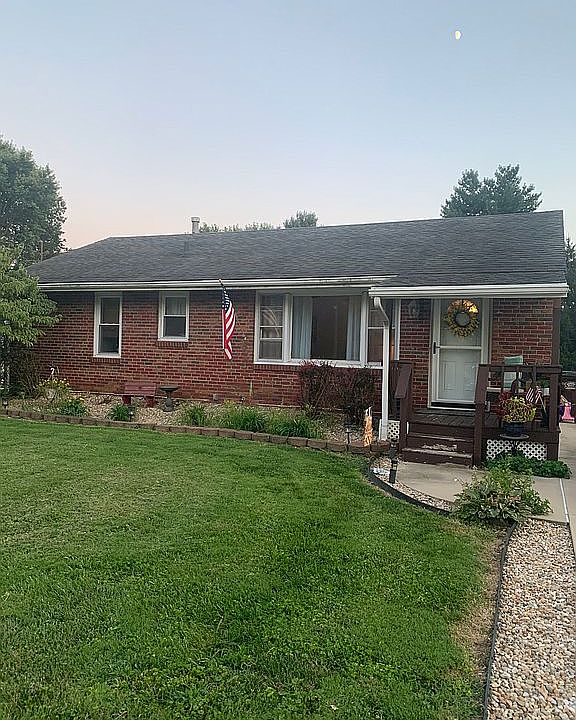 1st image of 755 E Woodland Dr