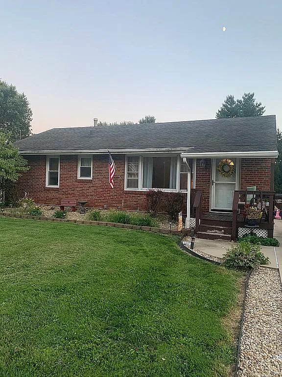 755 E Woodland Dr photo 1