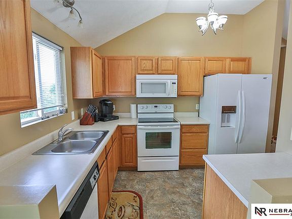 3rd image of 7932 Vernon Ave