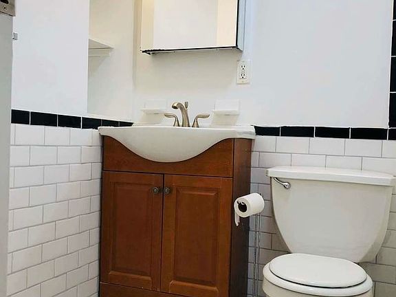 3rd image of 206 E 32nd St #2ER