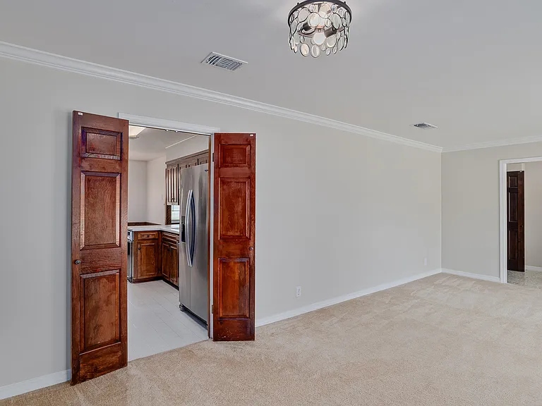 1554 Westbury Dr — Photo 16