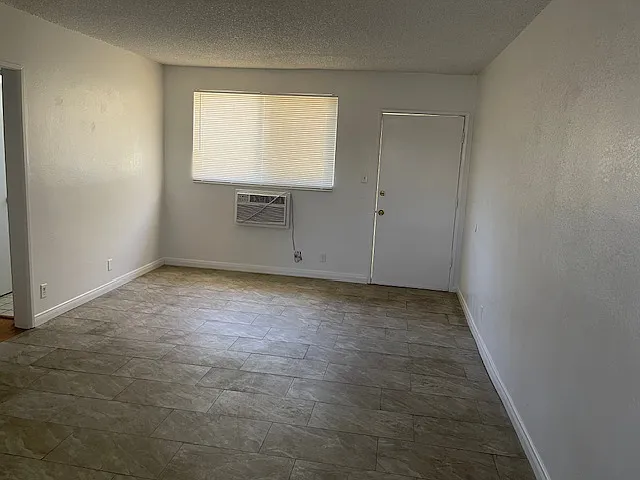 5105 Woodman Ave #10 — Photo 8