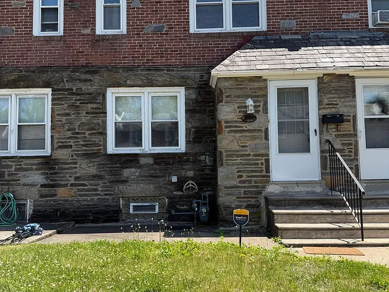 261 S Bayberry Ln — Photo 2