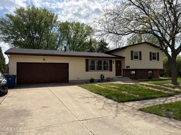 1443 Rosewood Dr, Bowling Green, OH 43402