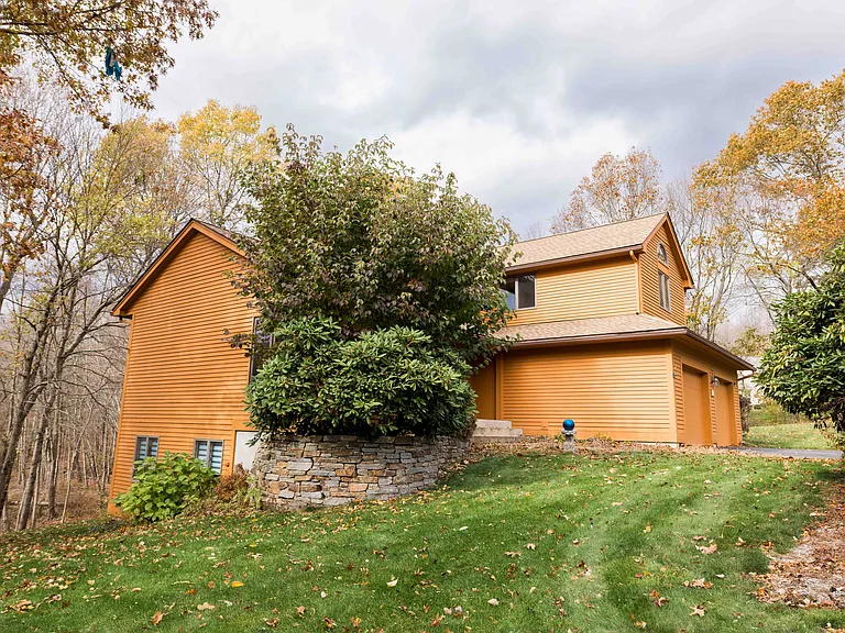 18 Clifford Ave — Photo 44