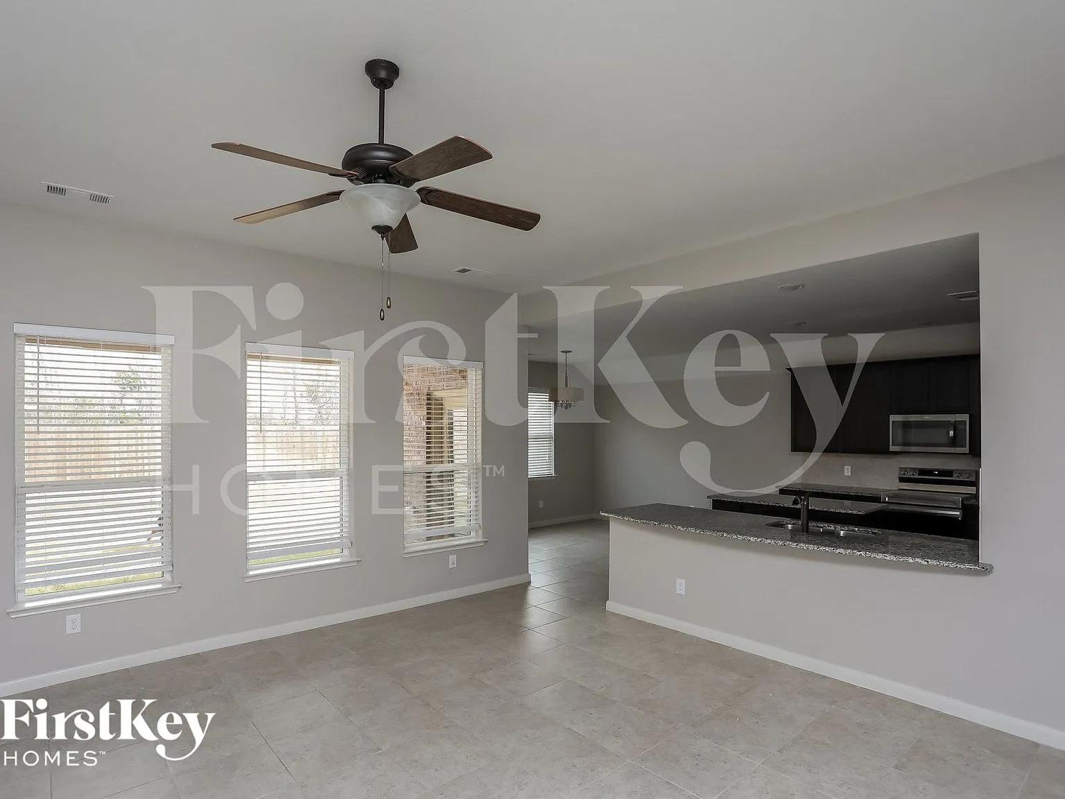 3 bed, 2.0 bath, 1810 sqft, $2,575 — Photo 3