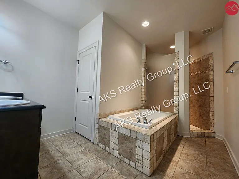 4613 Riverview Dr — Photo 10