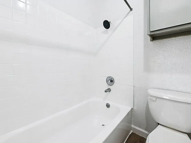 Pine Creek Apartments — Photo 39