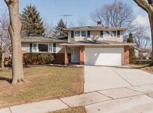 2121 Country Knoll Ct, Elgin, IL 60123