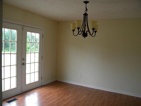 4th image of 115 Heather Hts