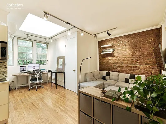 Rented by Sotheby's International Realty | media 11