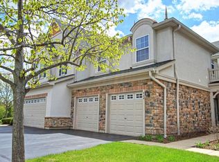 444 Bay Tree Cir, Vernon Hills, IL 60061