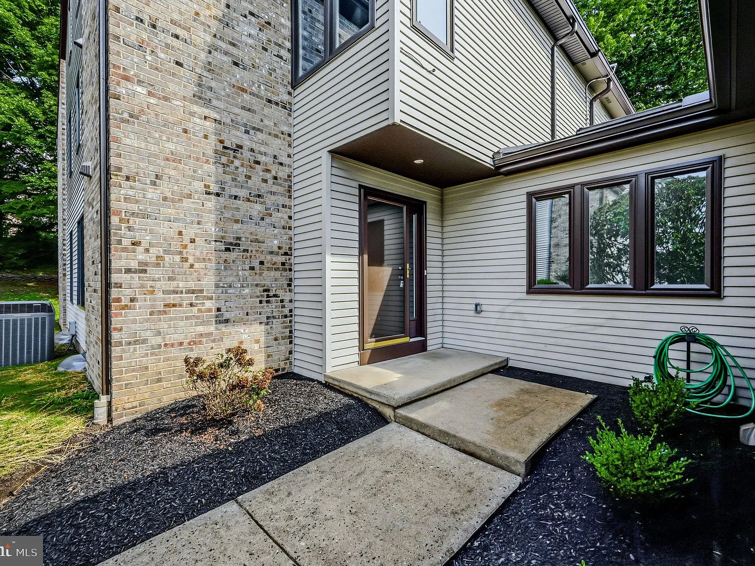 3 bed, 2.5 bath, 2152 sqft, $2,650 — Photo 3