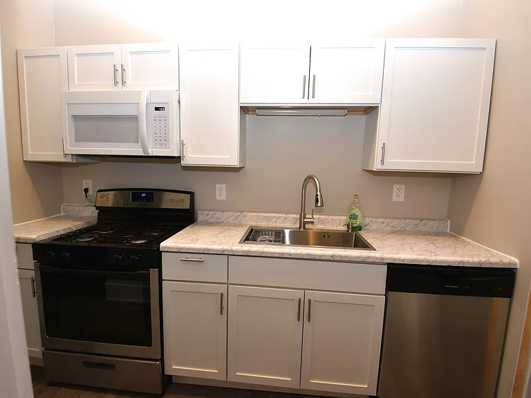 434 W Lawrence St — Photo 3