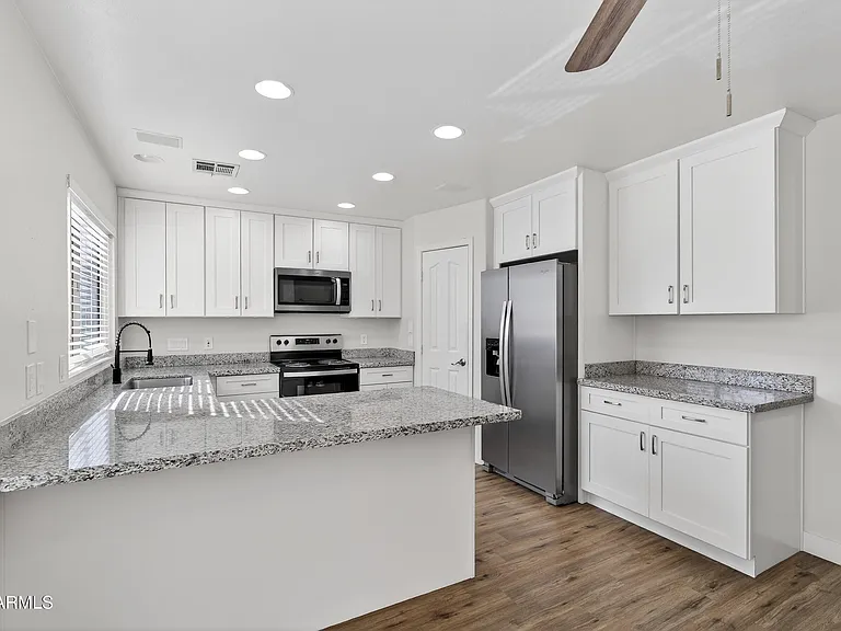 1365 E Betsy Ln — Photo 12