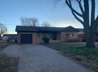 918 N El Paso Dr, Derby, KS 67037