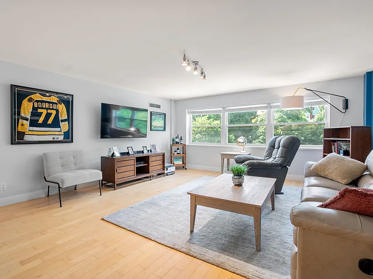 1600 Beacon St #807 — Photo 3