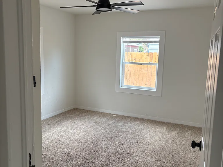 90 Malicoat Ave — Photo 13