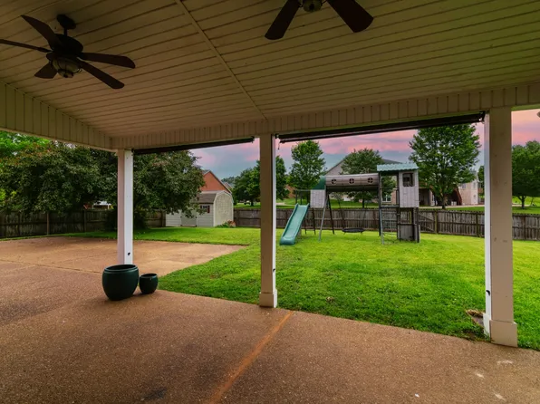 522 W Point Dr, Clarksville, TN 37043